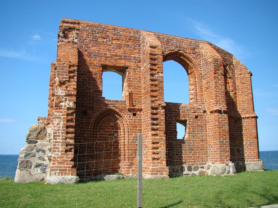 Ruiny Kościoła w Trzęsaczu