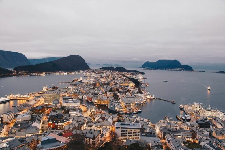 Planujesz podróż do Norwegii? Na miejscu wypożycz samochód